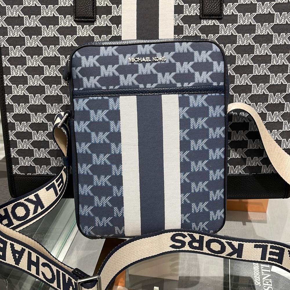 Michael Kors Men’s Women’s Cooper Crossbody Flight Bag NS Navy Signature NWT